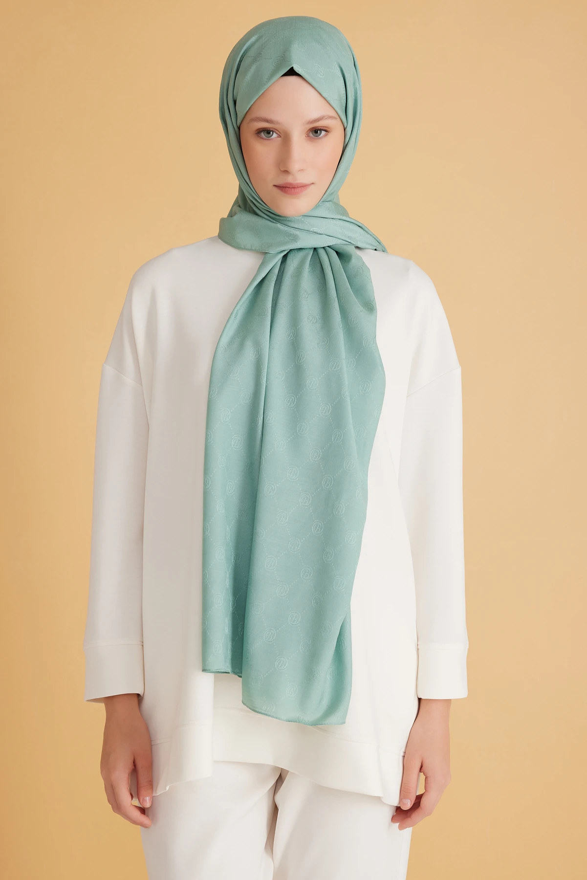 84 Belli Fresh Monogram Şal 3