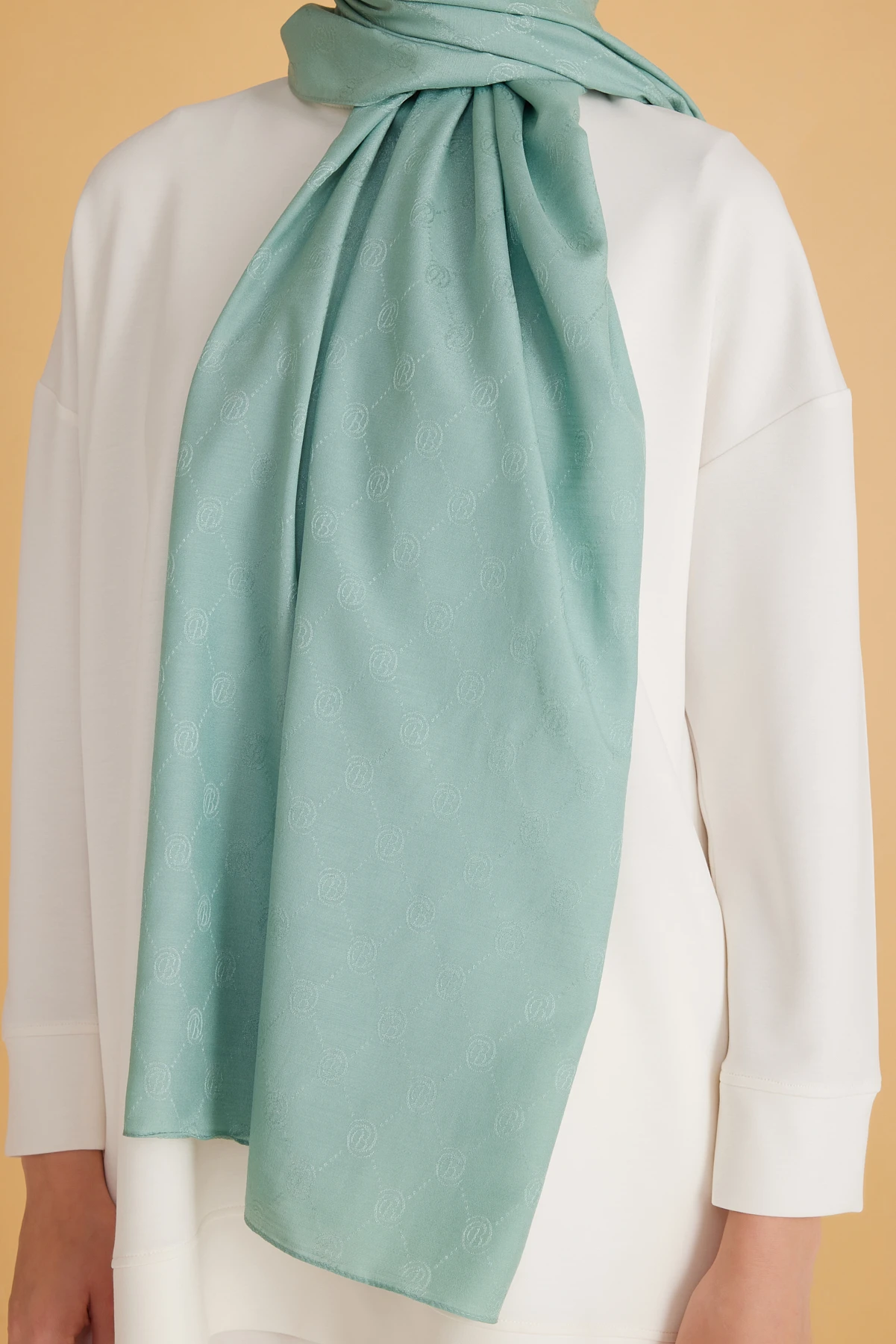 84 Belli Fresh Monogram Şal 3