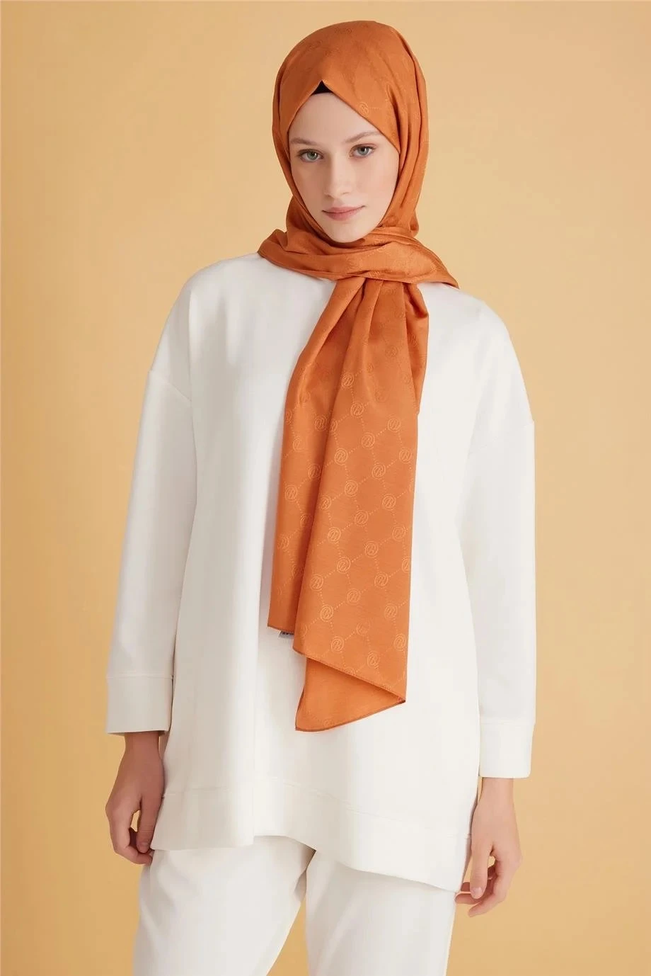 89 Belli Fresh Monogram Şal 2