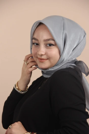 GRİ Piramit Kehribar Eşarp