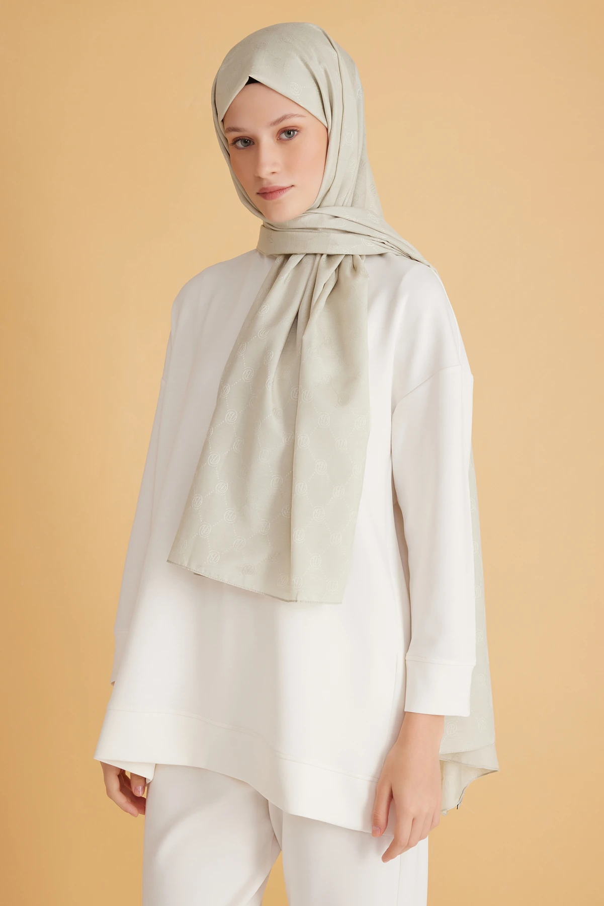 16 Belli Fresh Monogram Şal 3