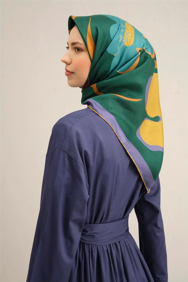 53 Armine Sura İpek Eşarp 9317D