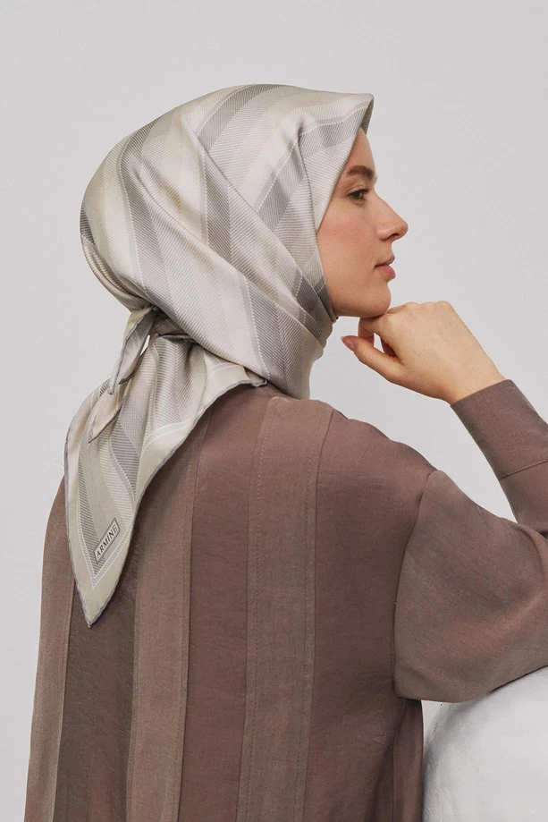 80 Armine Sura İpek Eşarp 9327D