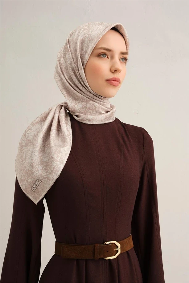 82 Armine Sura İpek Eşarp 9311D