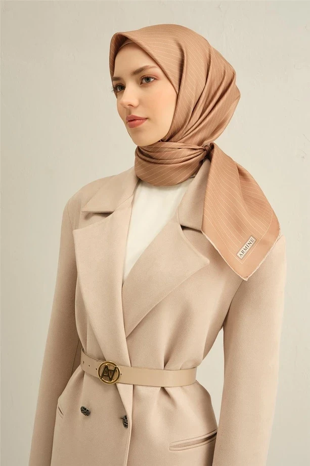 83 Armine Sura İpek Eşarp 9348D