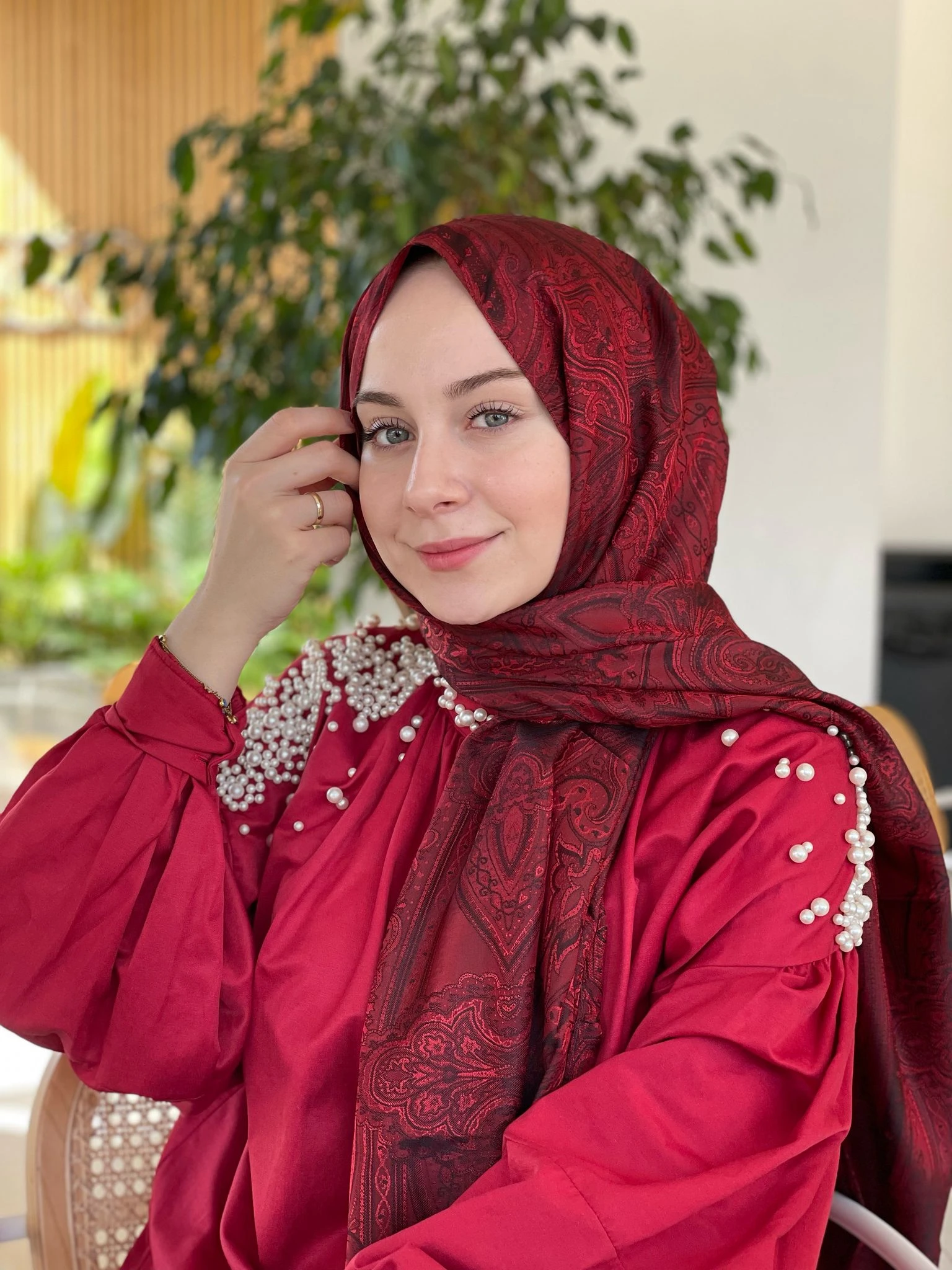 Kırmızı İpekseli Jakarlı Etnik Desen Şal