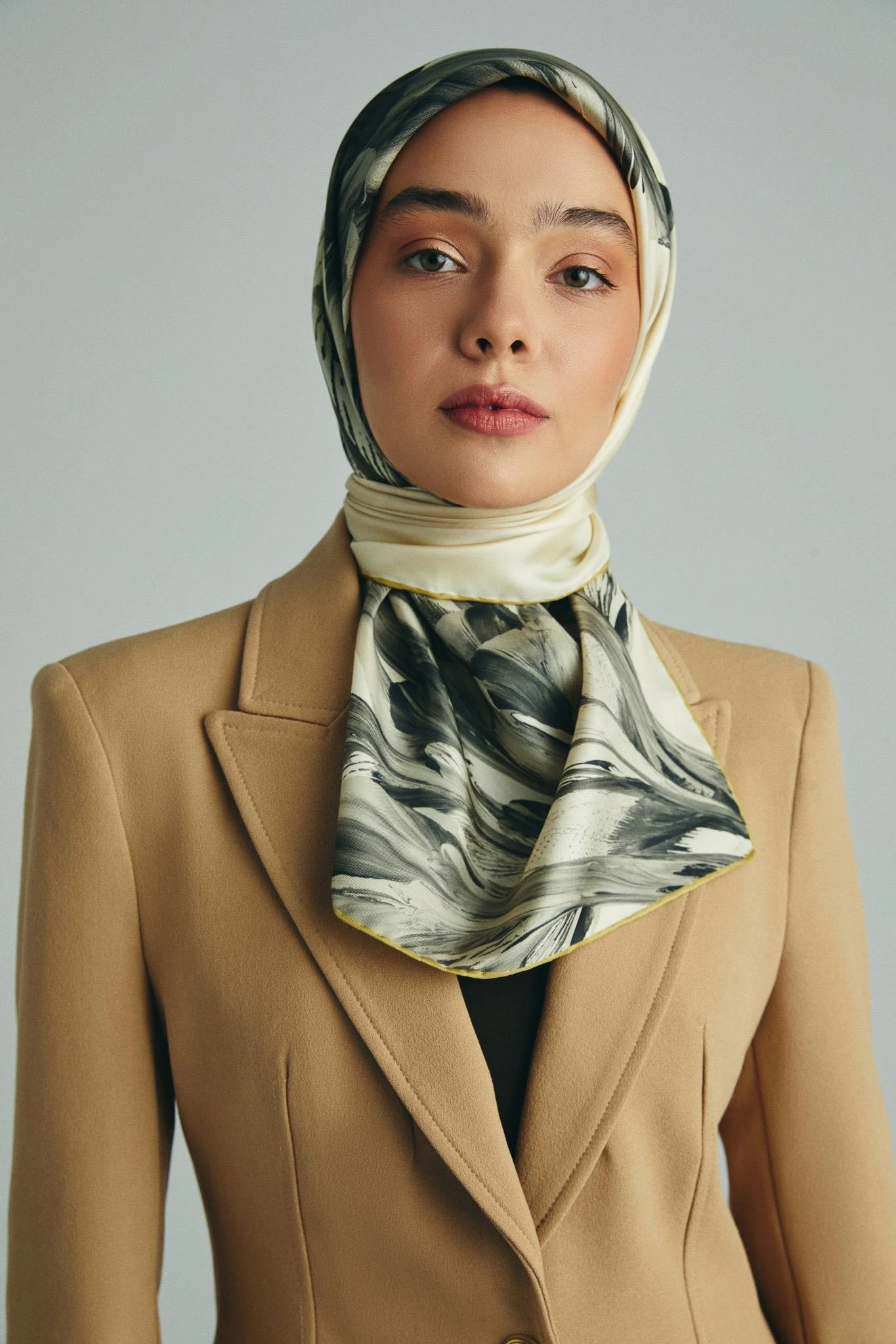 Krem Maisa Zer Twill İpek Eşarp
