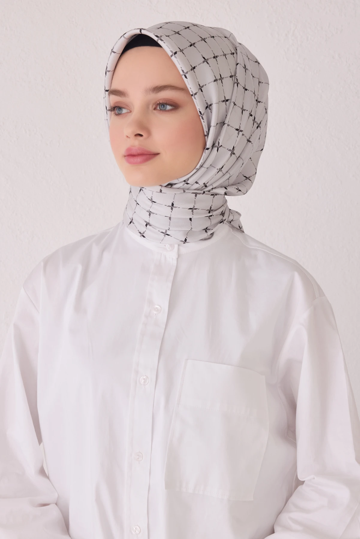06 Belli Twill İpek Eşarp 4048D