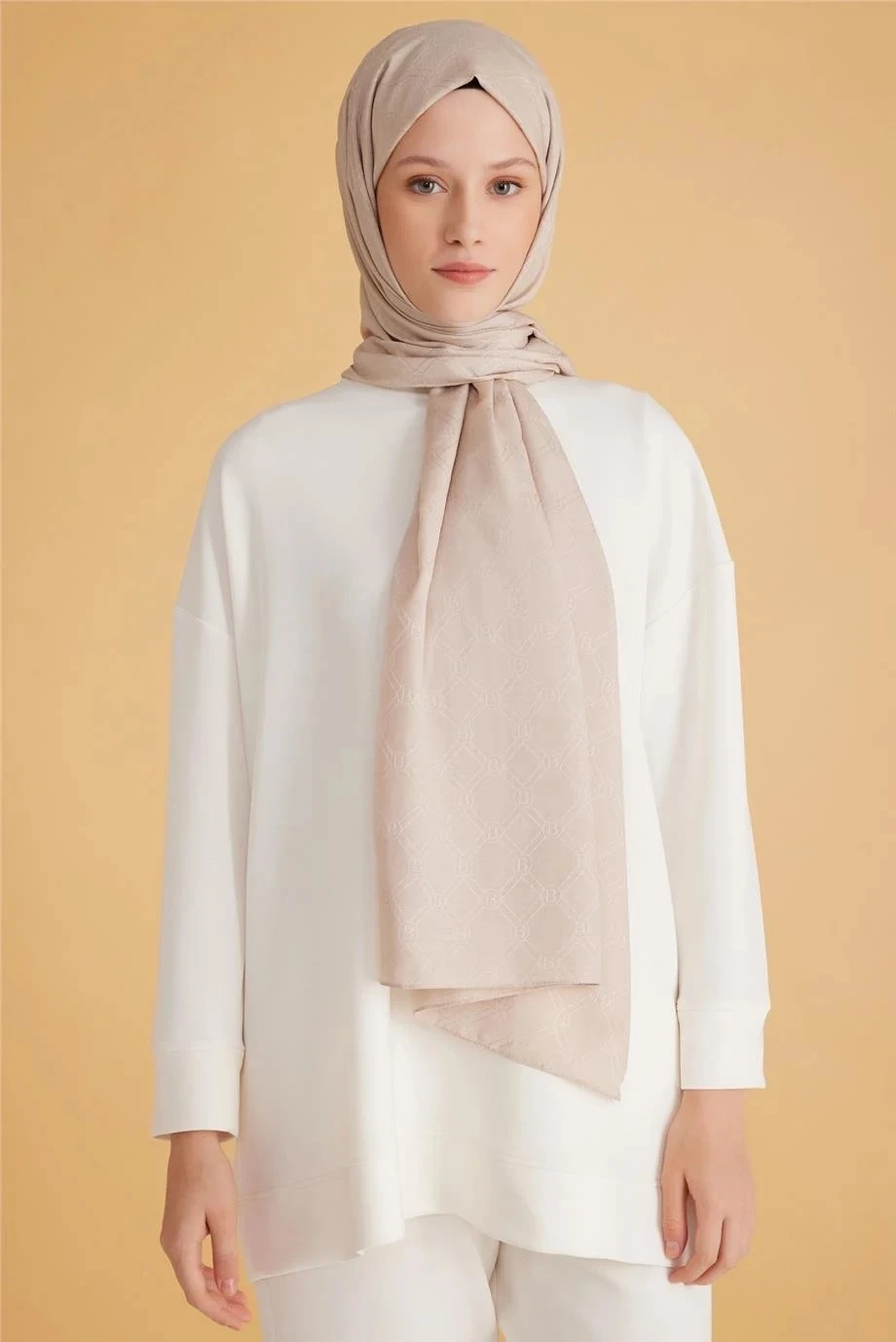 15 Belli Fresh Monogram Şal 2