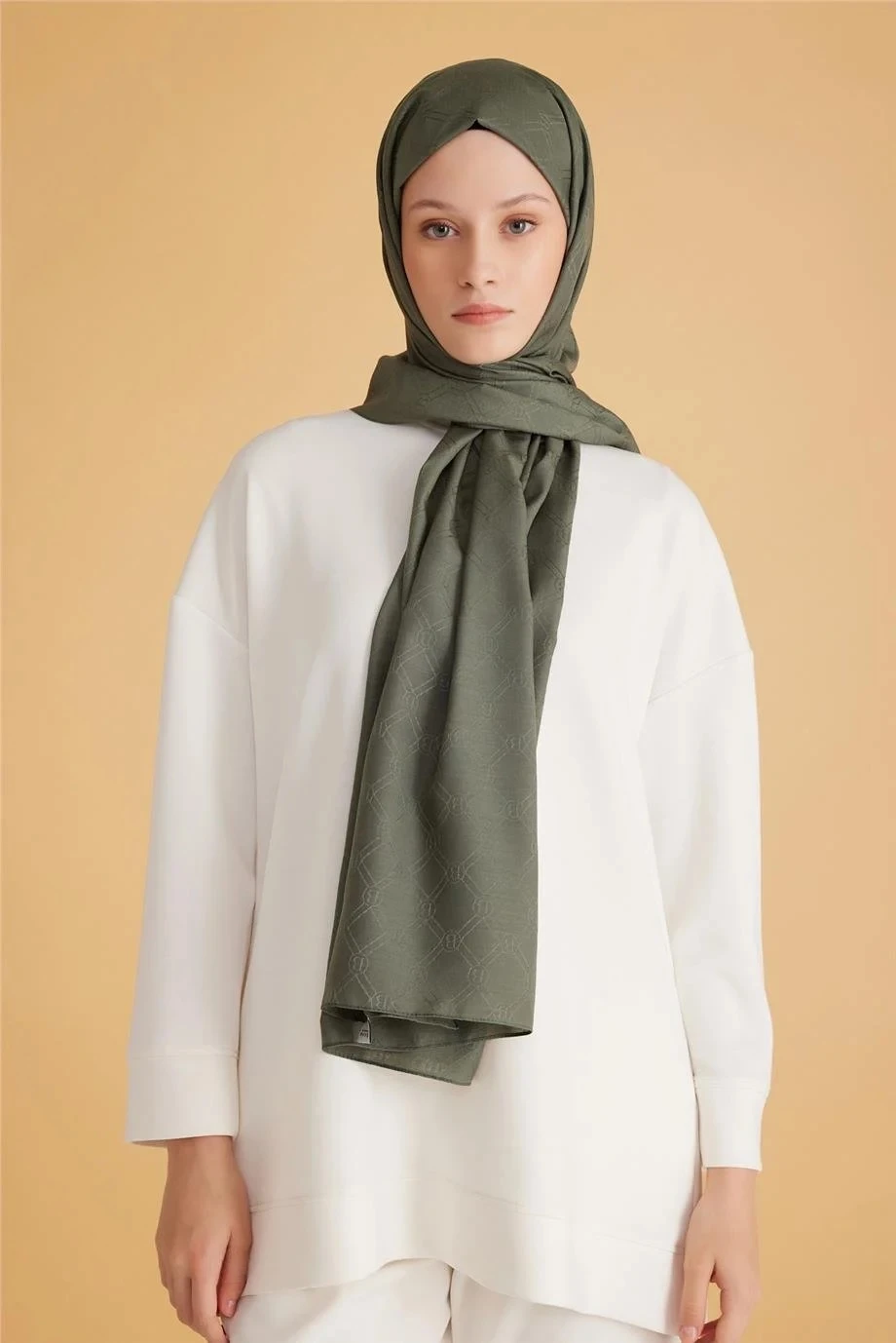 18 Belli Fresh Monogram Şal 2