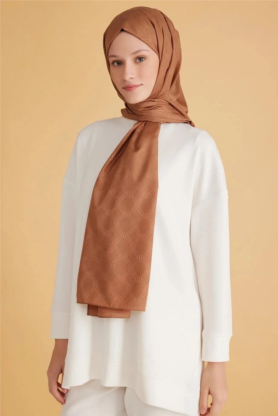 24 Belli Fresh Monogram Şal 2