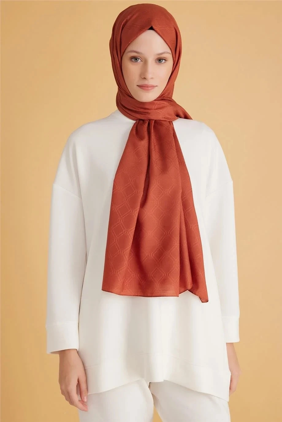 25 Belli Fresh Monogram Şal 2