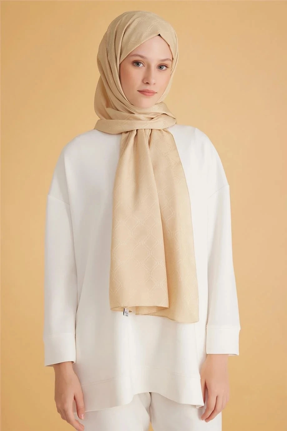 58 Belli Fresh Monogram Şal 2