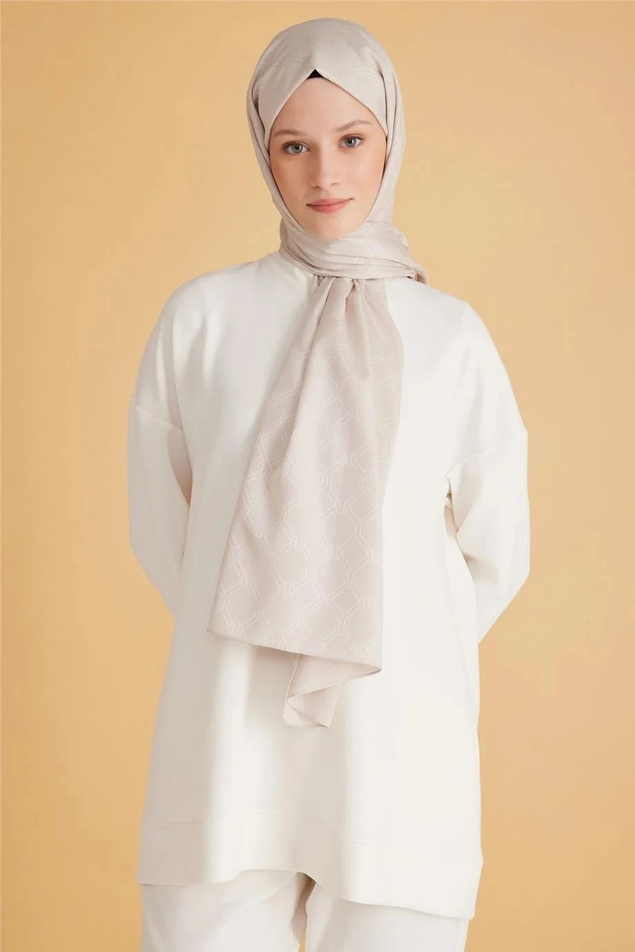 76 Belli Fresh Monogram Şal 2