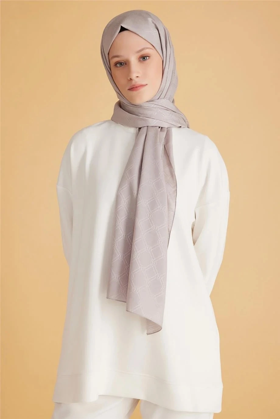 77 Belli Fresh Monogram Şal 2