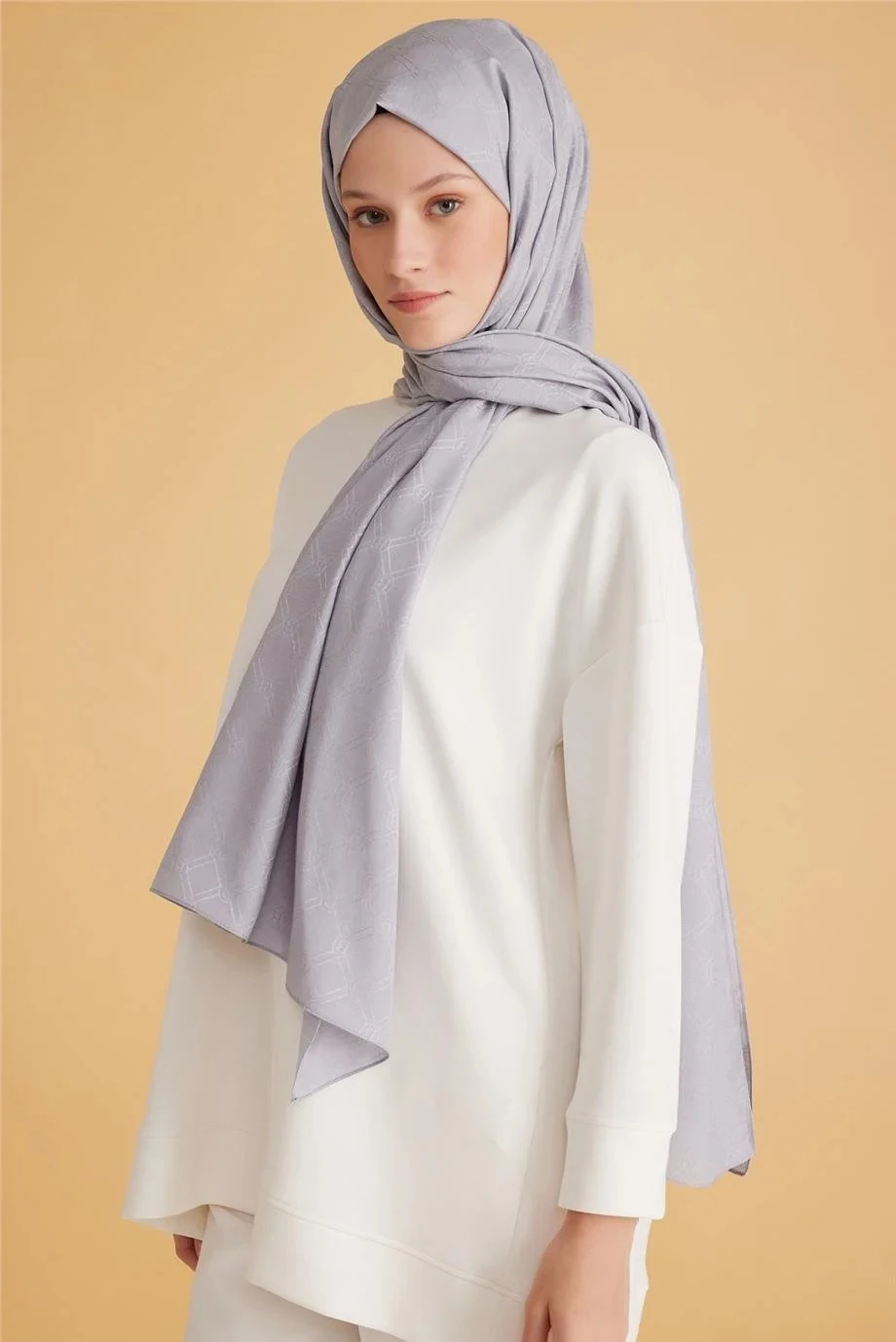 79 Belli Fresh Monogram Şal 2