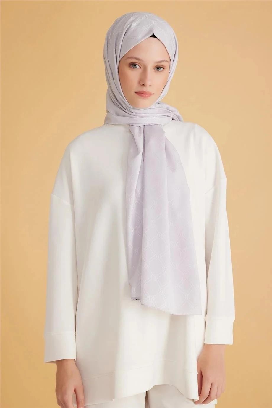 81 Belli Fresh Monogram Şal 2
