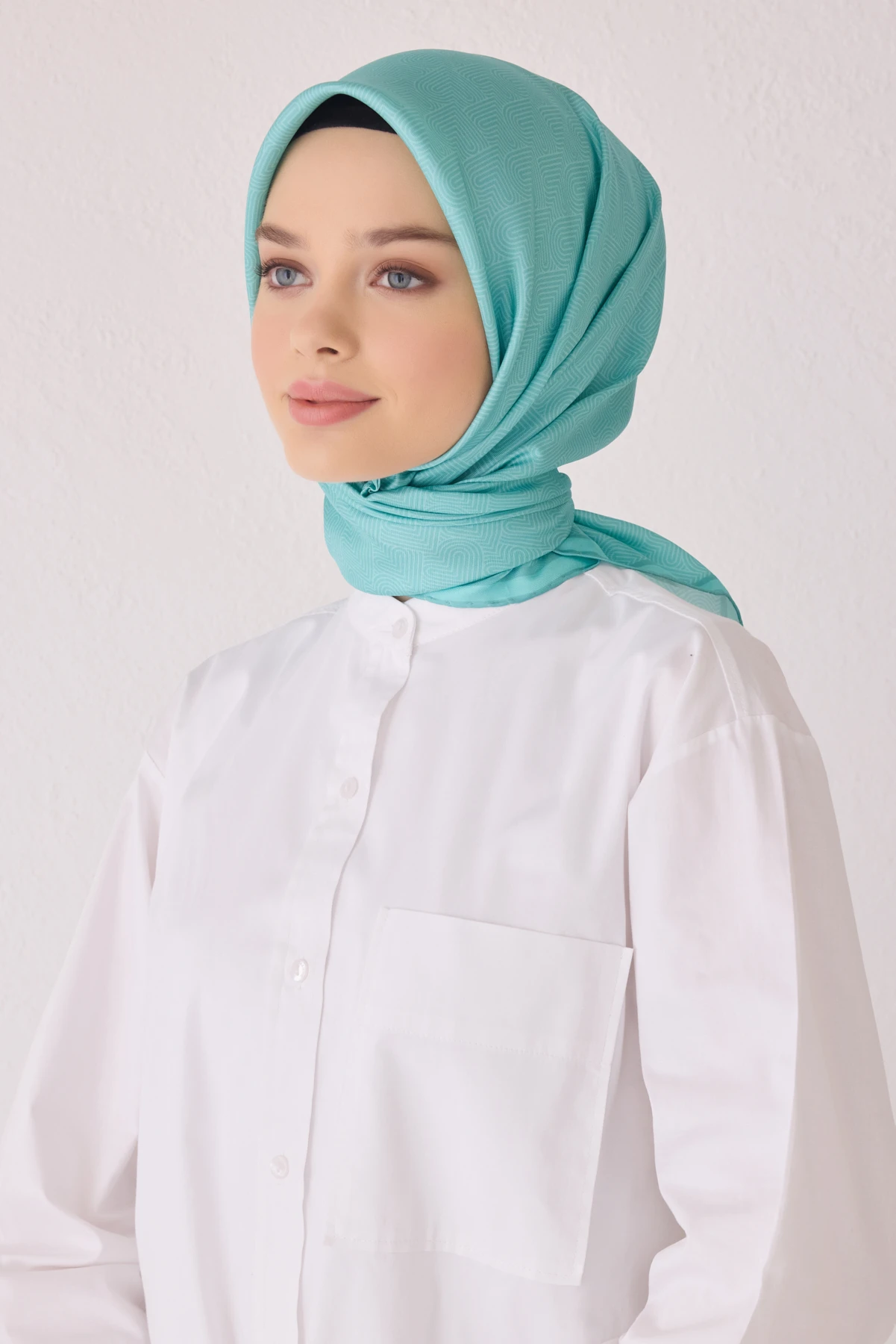 83 Belli Twill İpek Eşarp 4055D