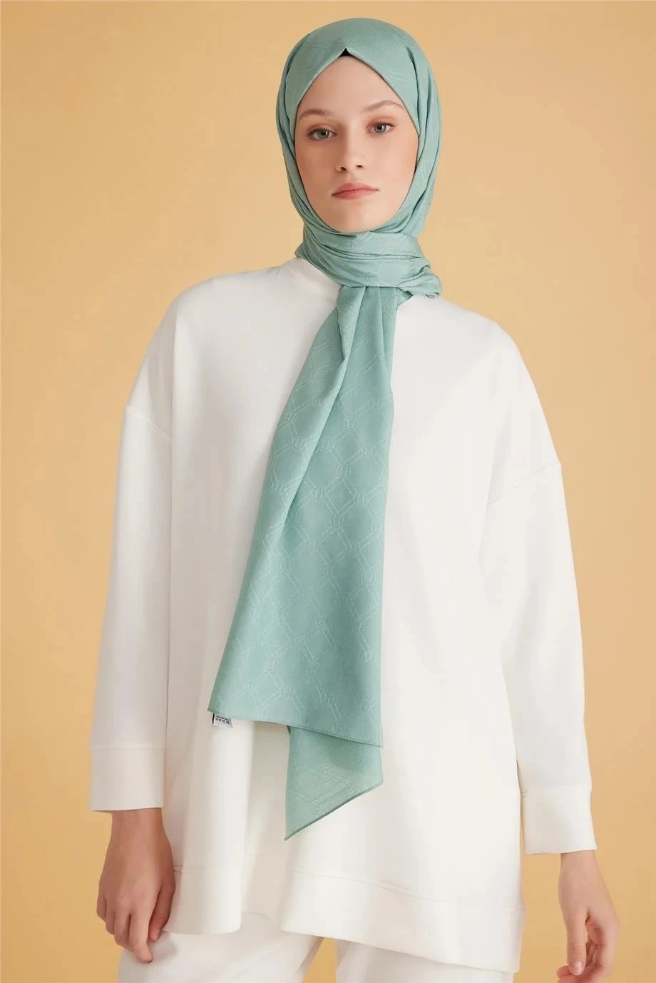84 Belli Fresh Monogram Şal 2