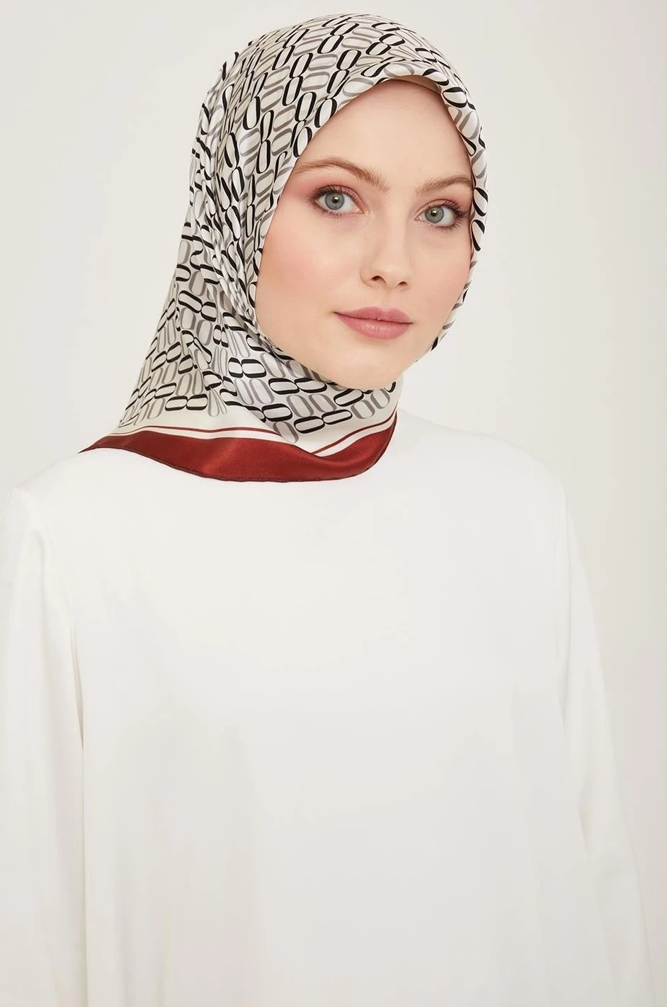 09 Armine Sura İpek Eşarp 9149D