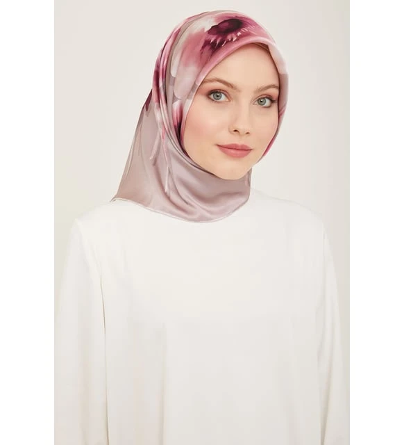 35 Armine Sura İpek Eşarp 9105D
