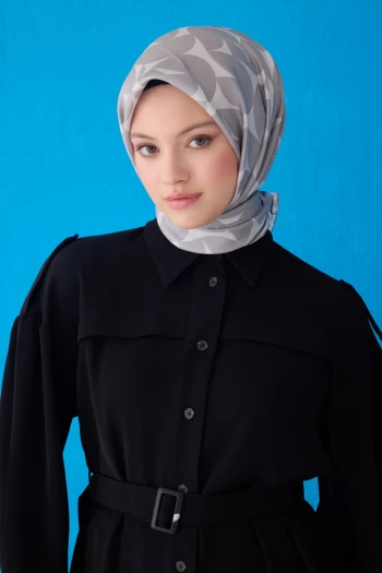 82 Belli Twill İpek Eşarp 4117D