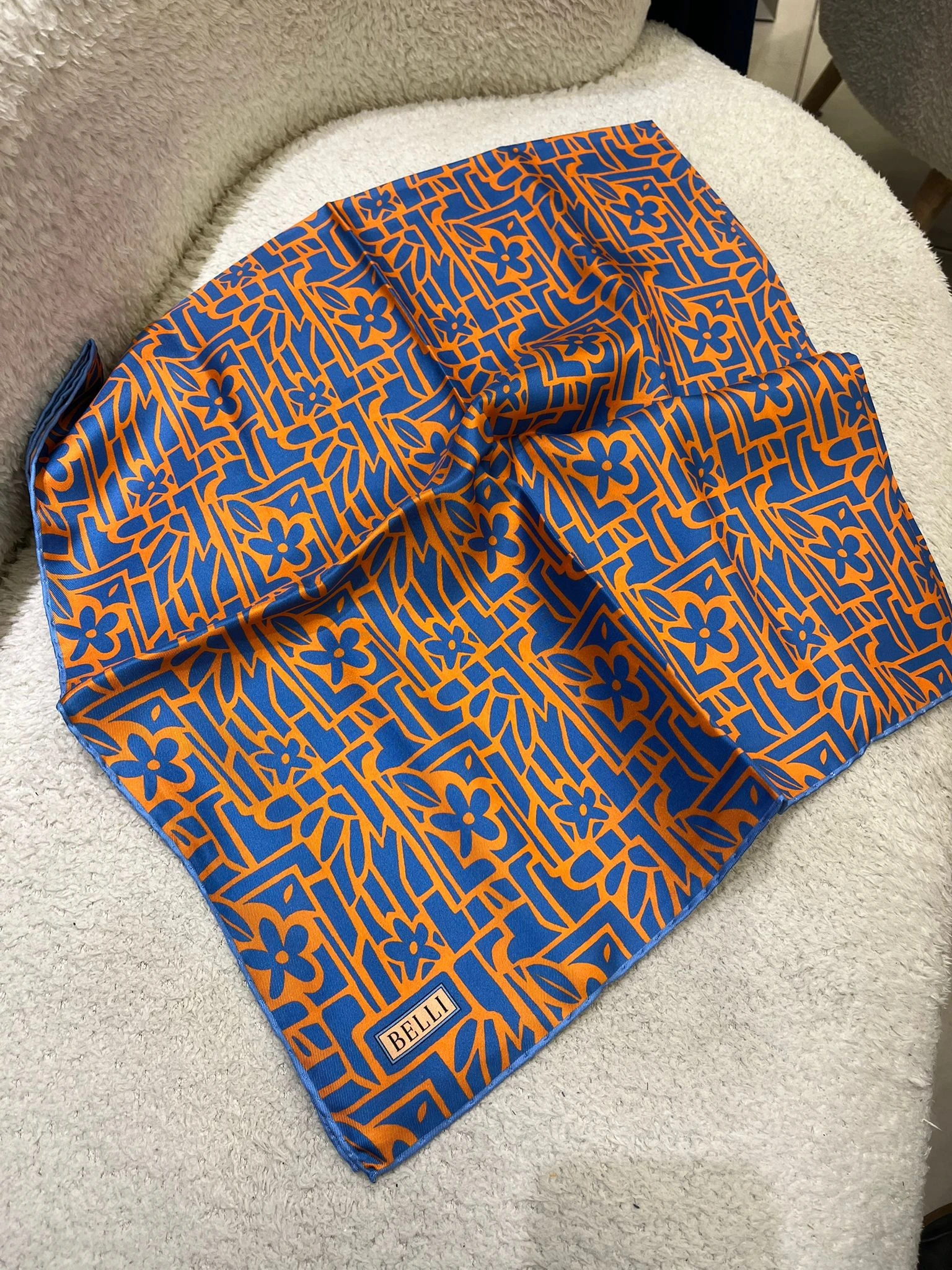32 Belli Twill İpek Eşarp 4024D