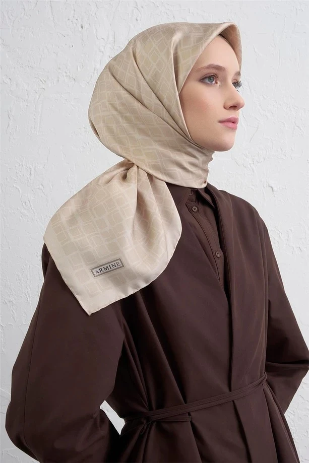 53 Armine Sura İpek Eşarp 9438D