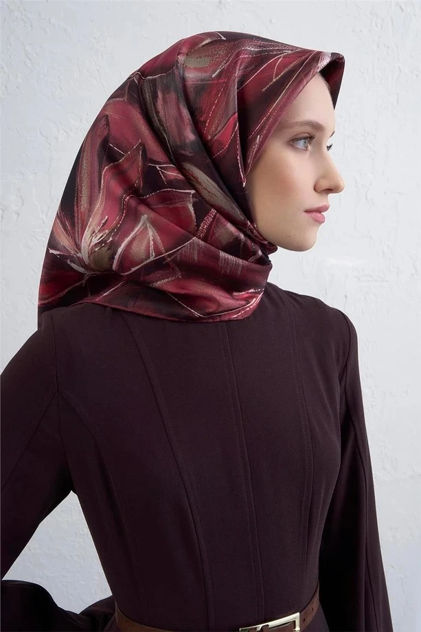 81 Armine Sura İpek Eşarp 9406D