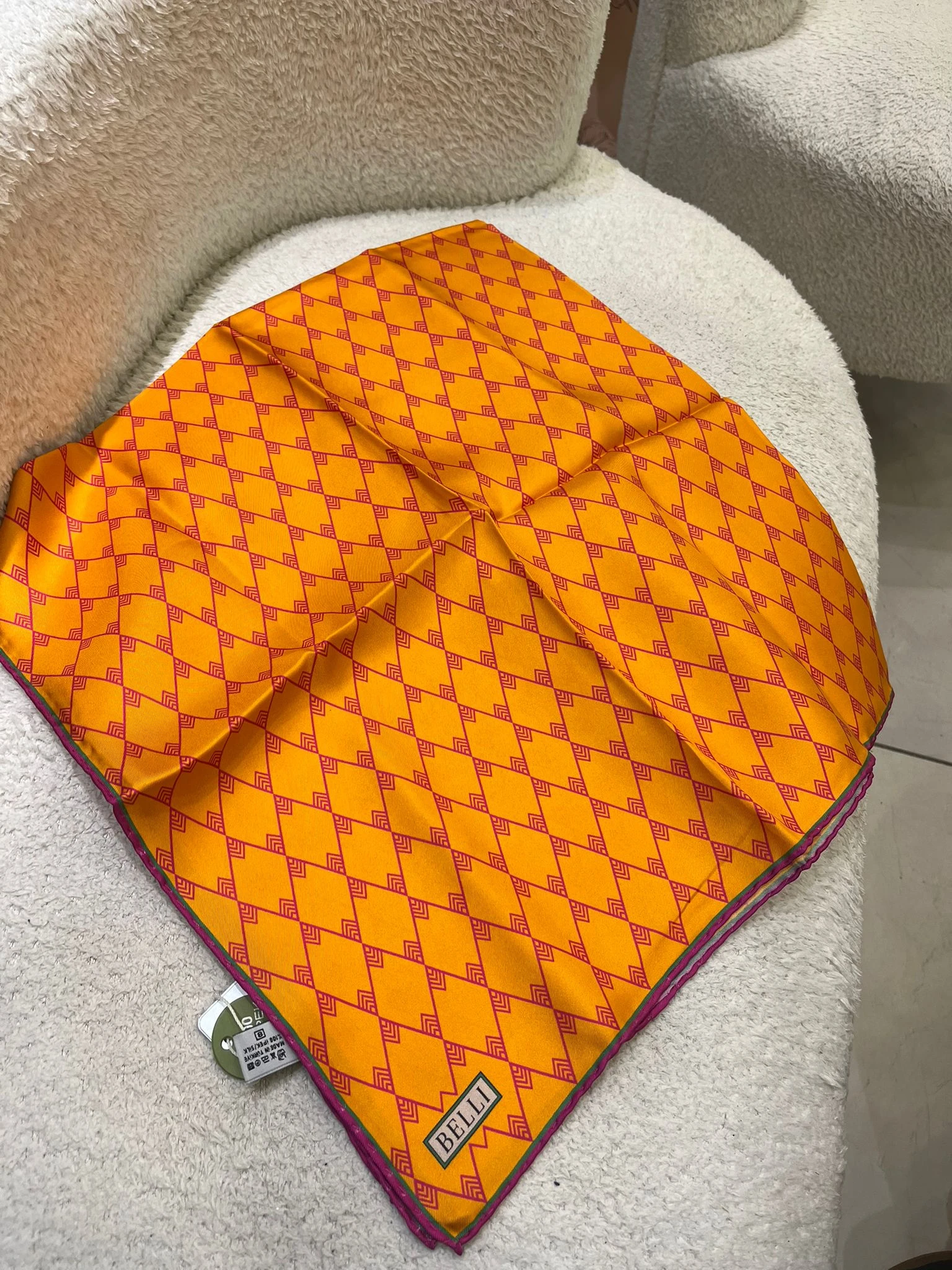 82 Belli Twill İpek Eşarp 4031D