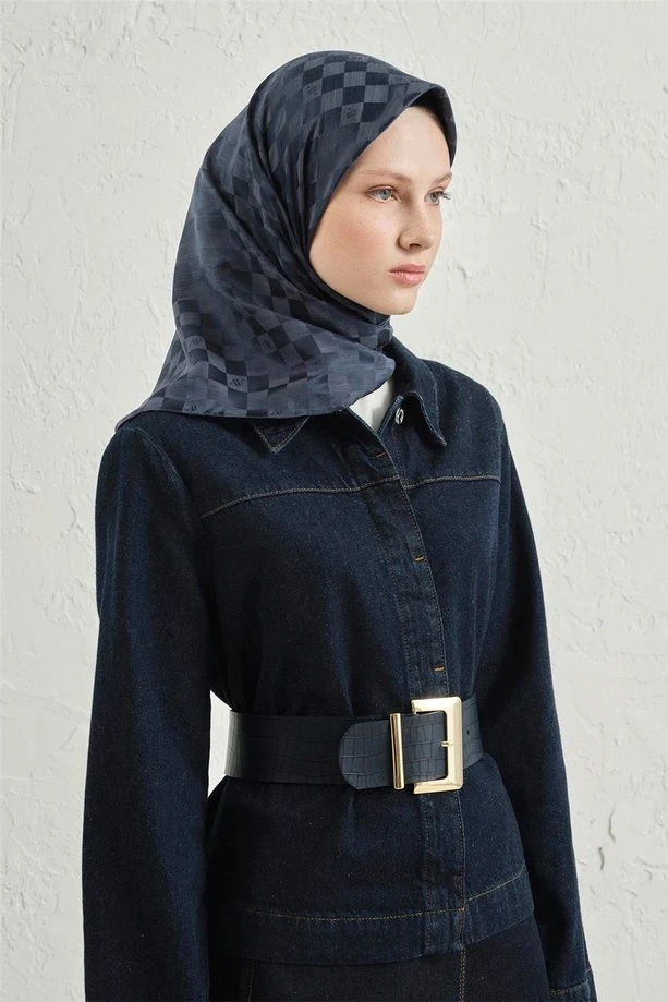 02 Armine J. İpek Dama Eşarp