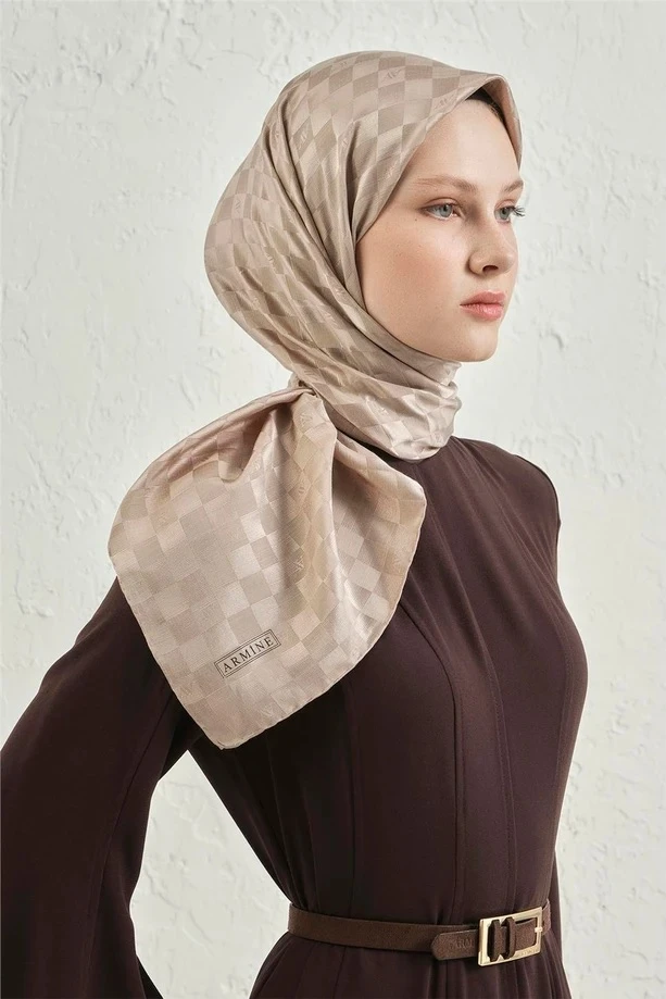 07 Armine J. İpek Dama Eşarp