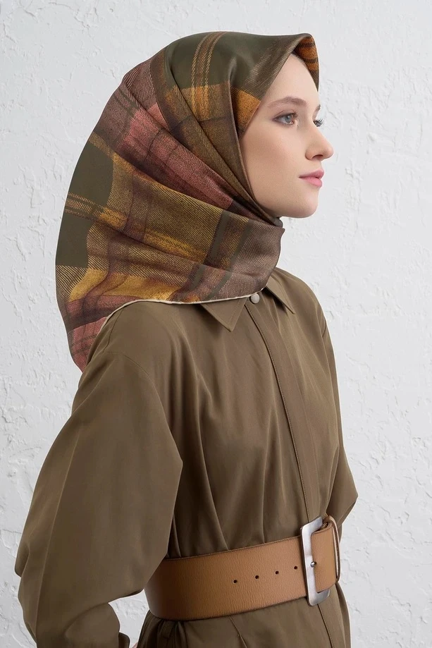 35 Armine Sura İpek Eşarp 9424D