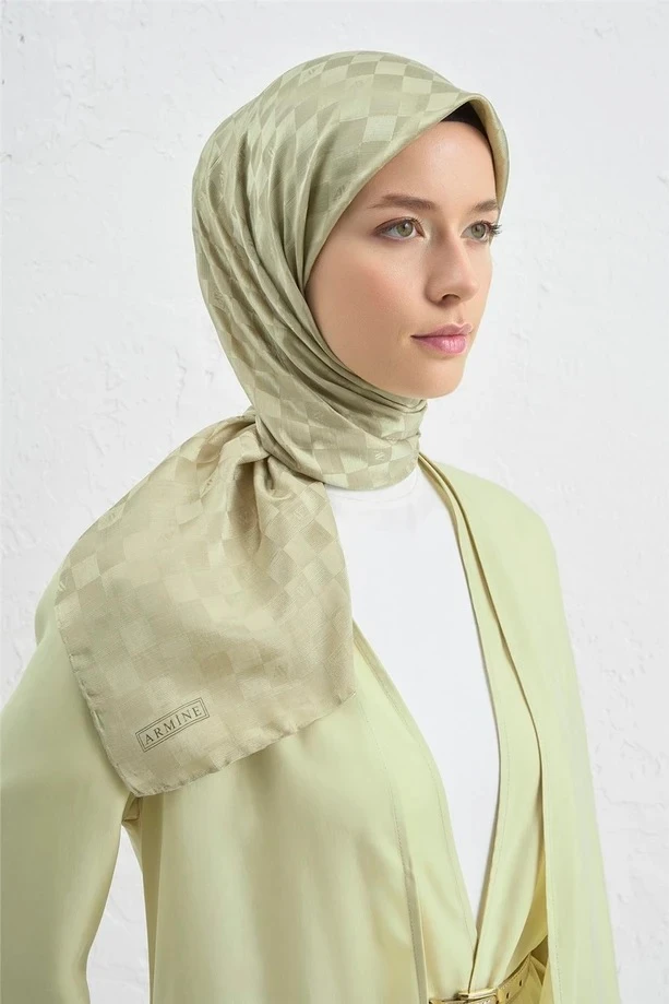 54 Armine J. İpek Dama Eşarp