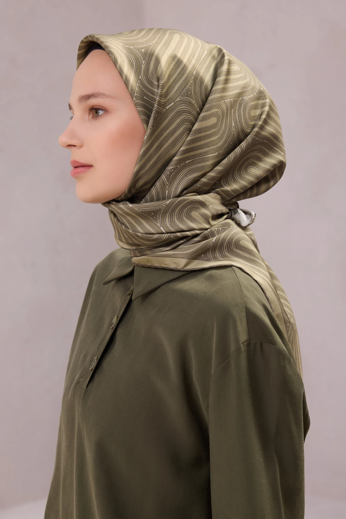 82 Belli Twill İpek Eşarp 4209D