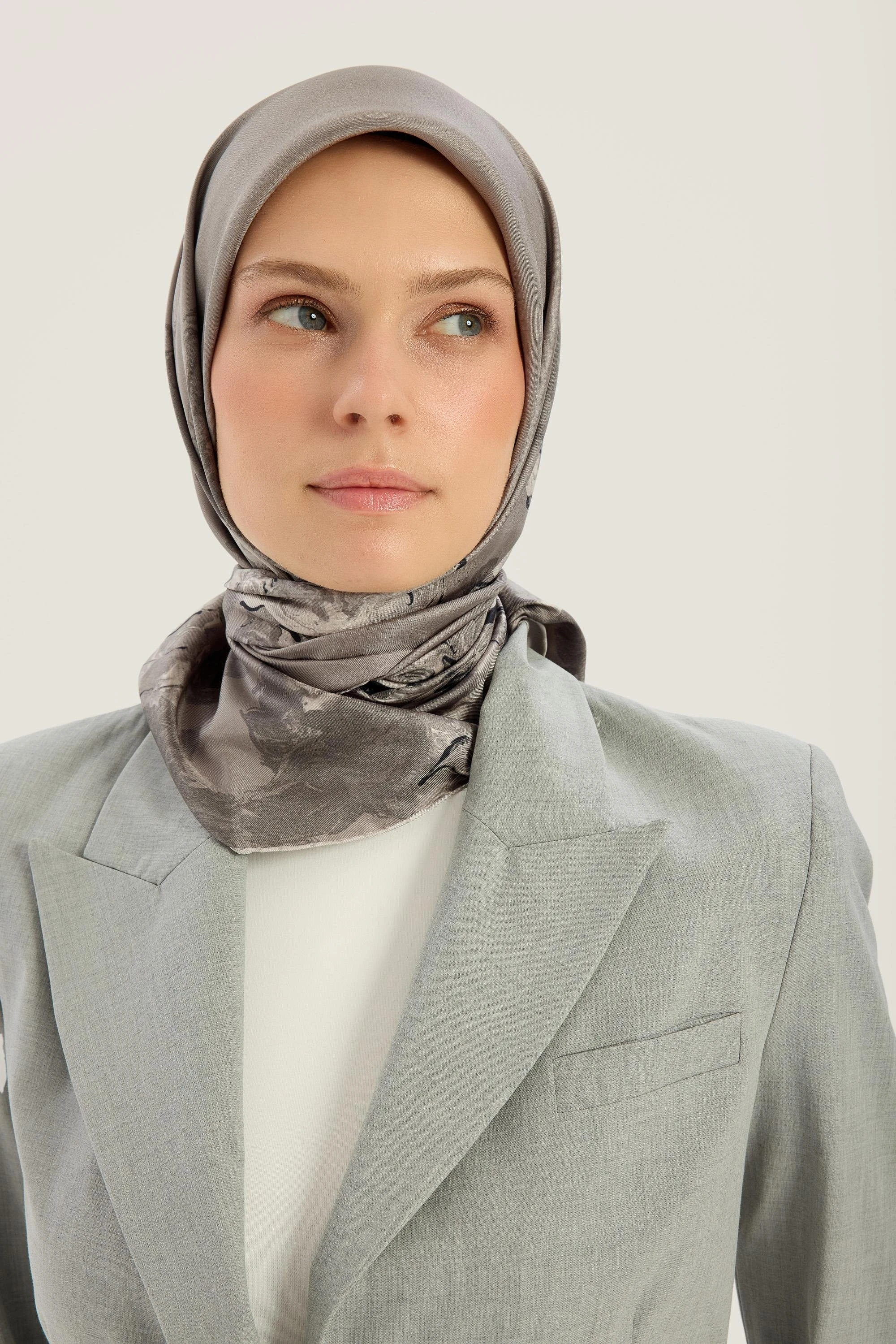 Koyu Gri Maisa Nevbahar Twill İpek Eşarp