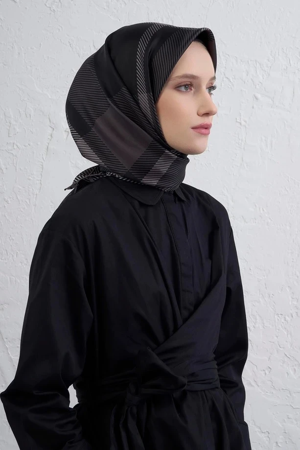 81 Armine Sura İpek Eşarp 9418D