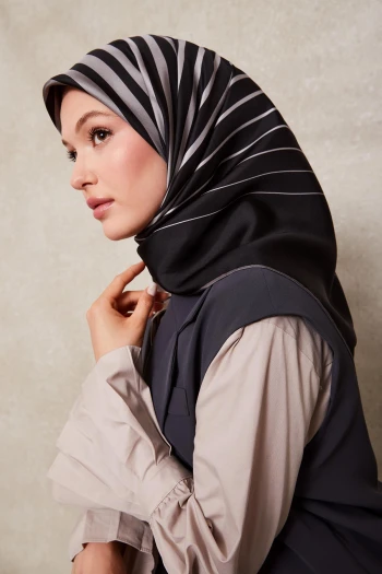 Siyah-Füme Levidor Twill İpek Eşarp 42