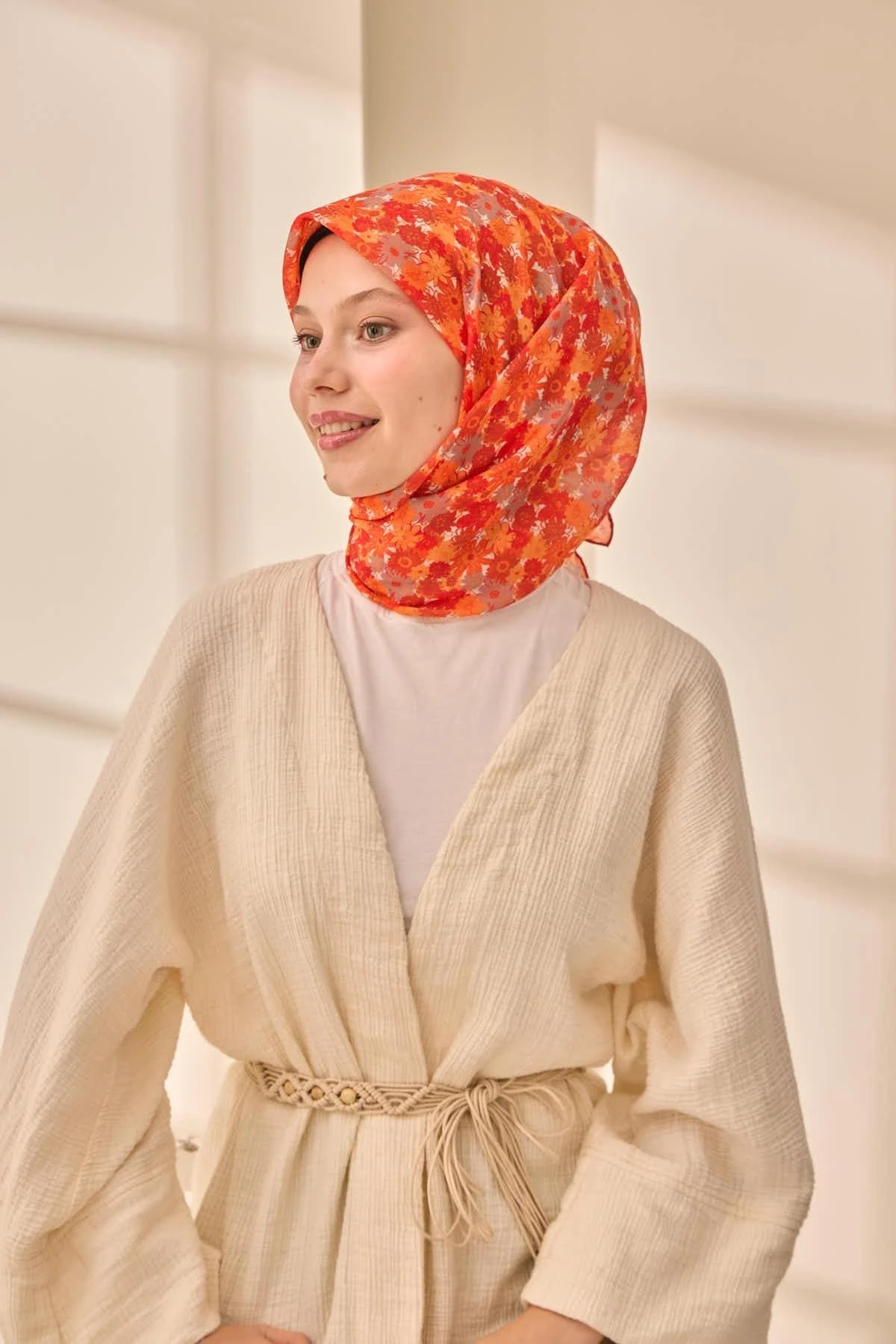 02 Silk Home Kır Çiçekleri Desen Soft Eşarp