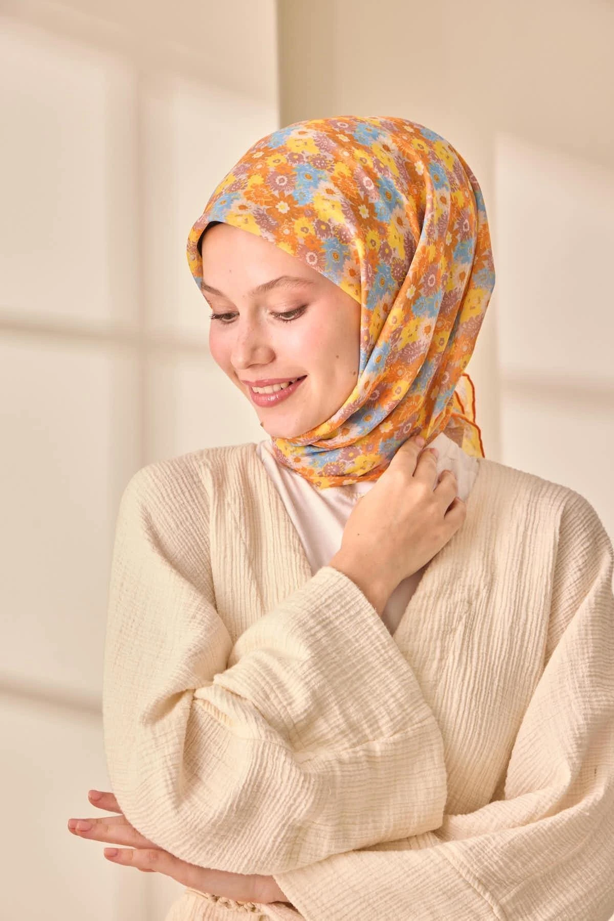 04 Silk Home Kır Çiçekleri Desen Soft Eşarp