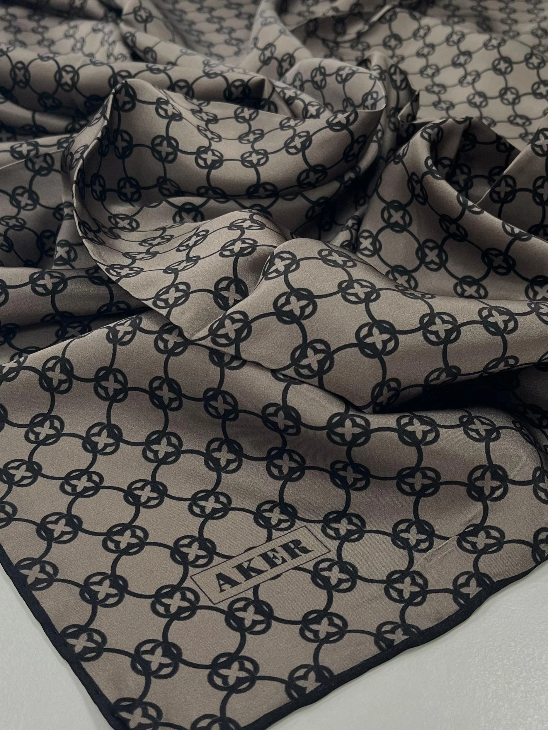 313 Aker Sura İpek Eşarp 8991701