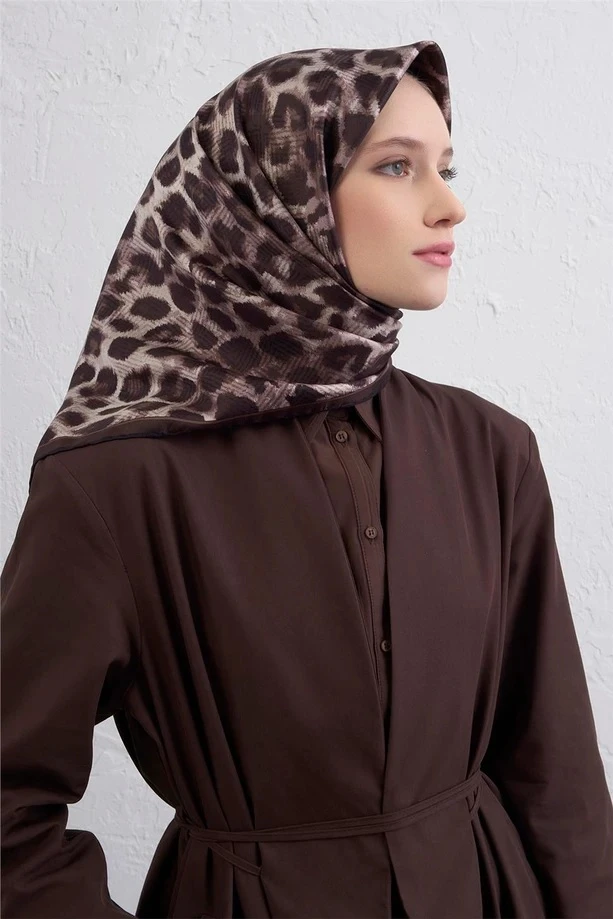 53 Armine Sura İpek Eşarp 9425D