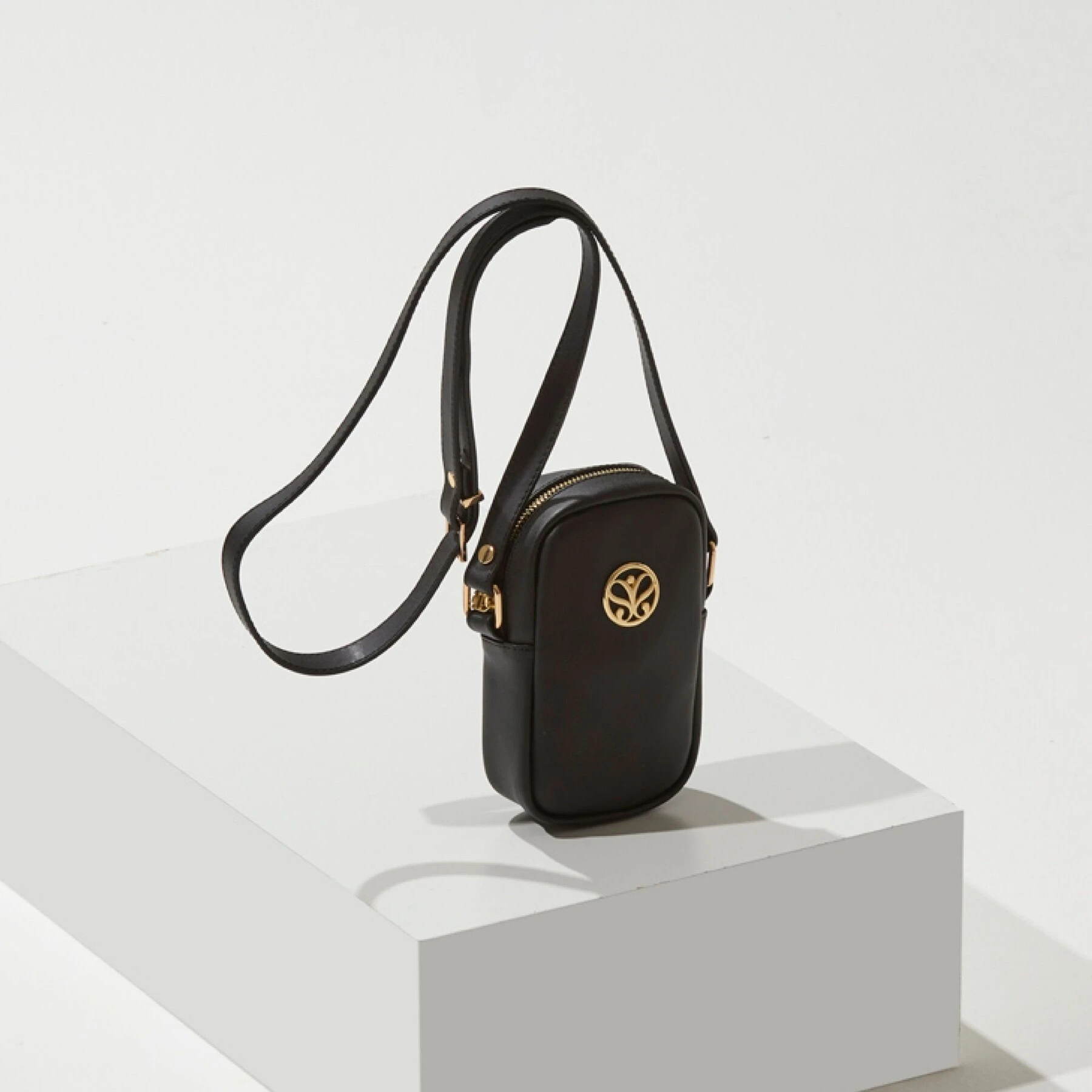 Düz Siyah İpekevi Çapraz Askılı  Çanta 1018