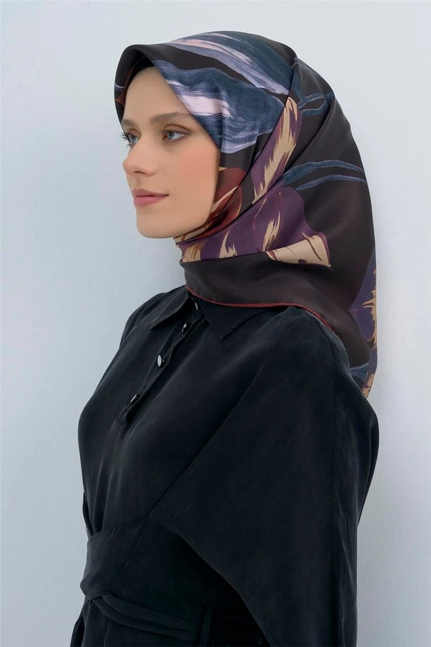31 Armine Sura İpek Eşarp 9506D