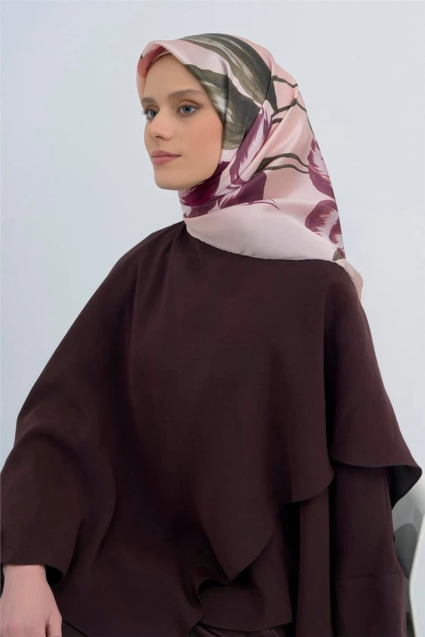 33 Armine Sura İpek Eşarp 9506D