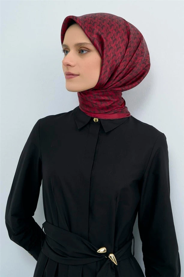 37 Armine Sura İpek Eşarp 9556D