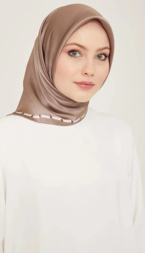 38 Armine Sura İpek Eşarp 9165D