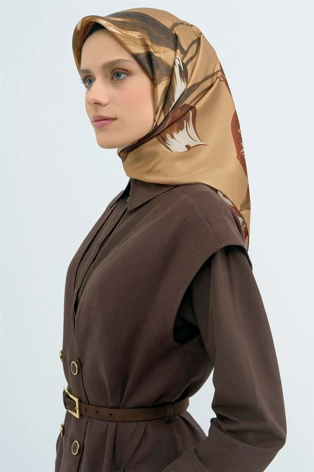 82 Armine Sura İpek Eşarp 9506D
