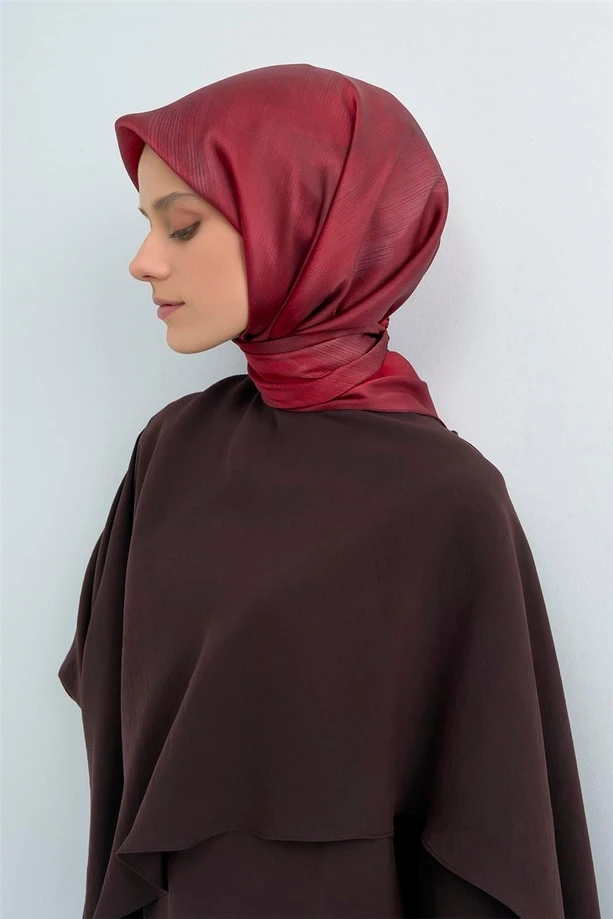 83 Armine Sura İpek Eşarp 9513D
