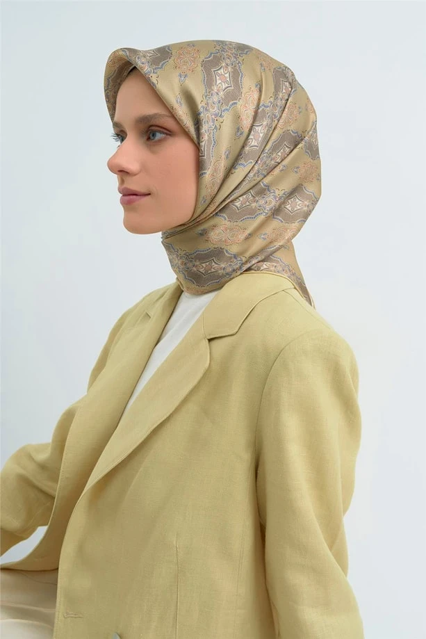 83 Armine Sura İpek Eşarp 9522D